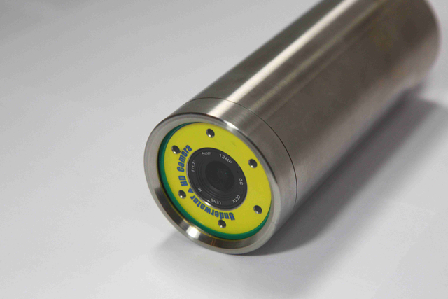 A 90-degree Angle Low-illuminance Underwater Camera Surveillance with 5x Zoom